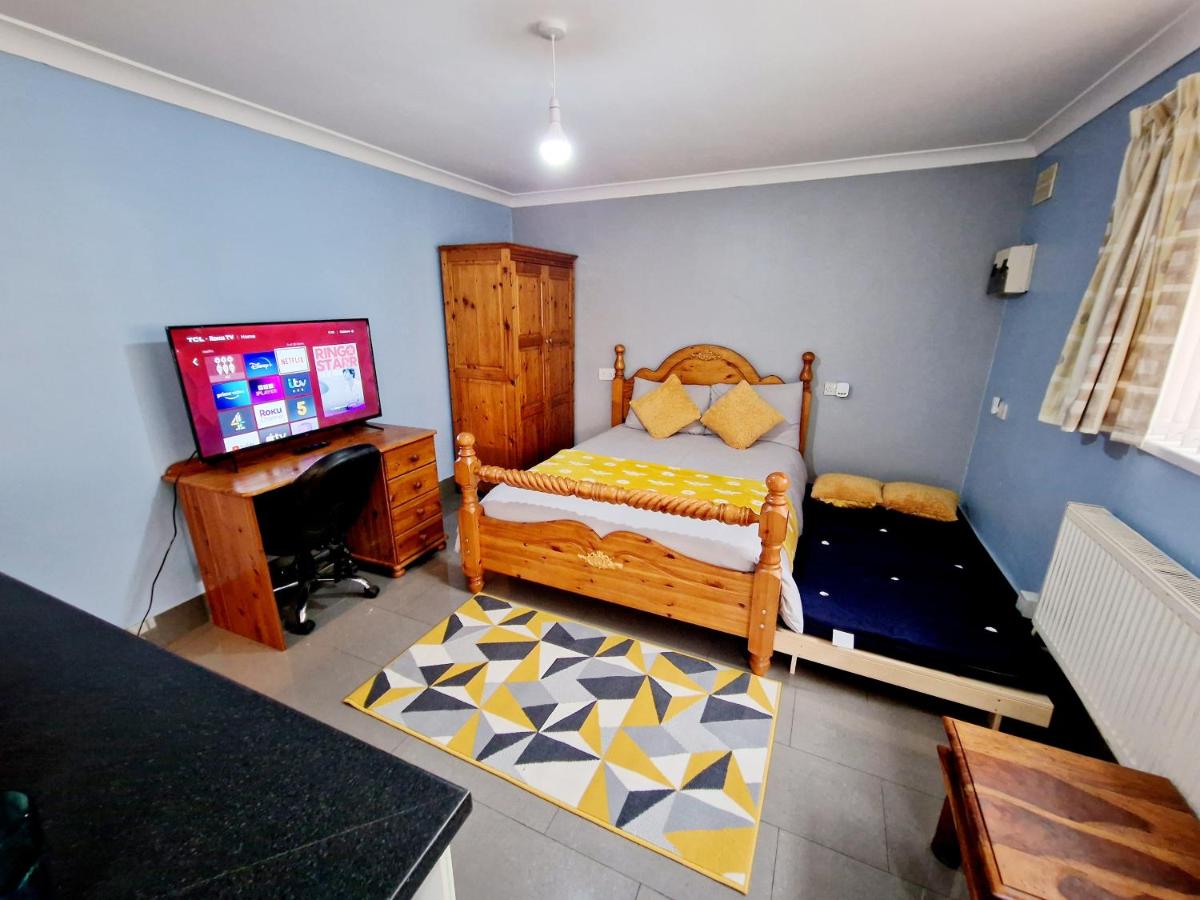 Studio next to Slough Station Tesco - Housity