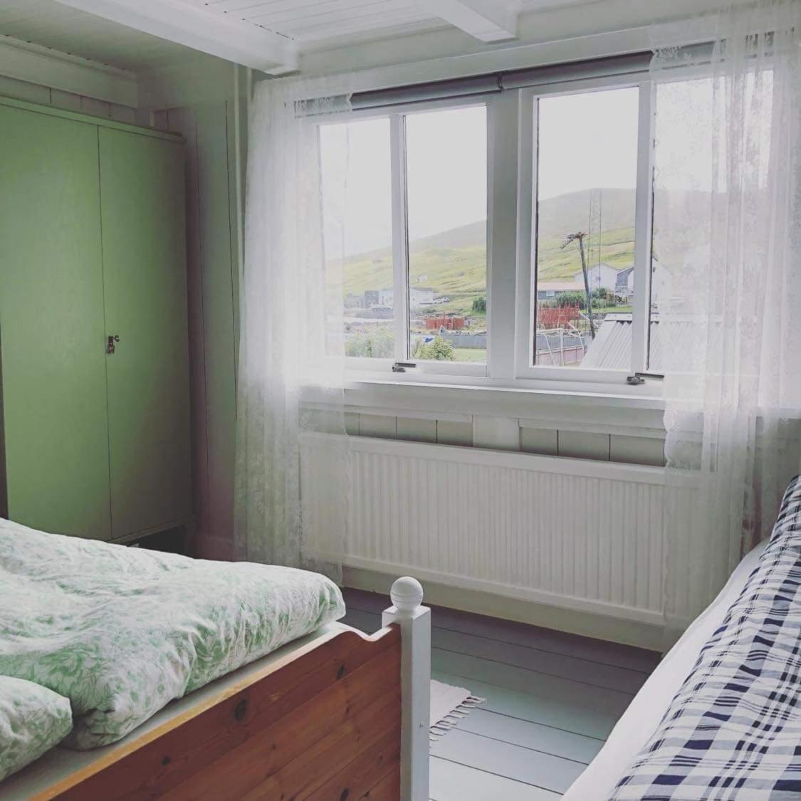 Unikt hus i Miðvágur med havudsigt. - Housity