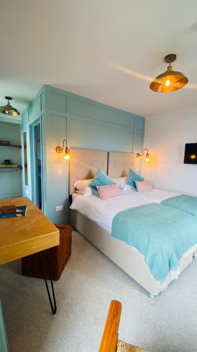 Custom House Hotel - Housity
