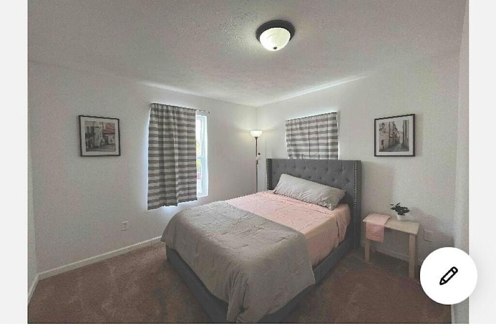 Bright & Modern 3-BR Home Downtown Indy East! - Housity