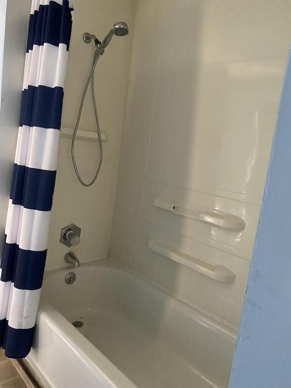 Bright & Modern 3-BR Home Downtown Indy East! - Housity