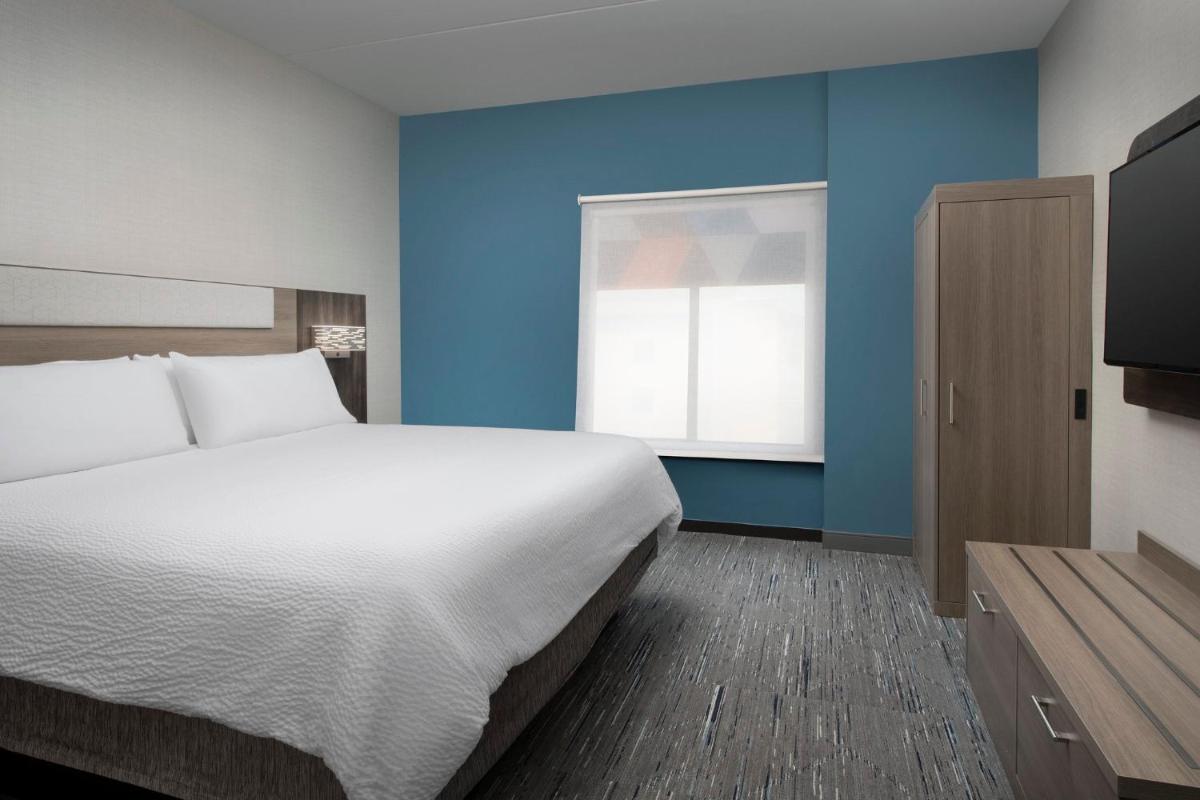 Holiday Inn Express & Suites Knoxville-Clinton by IHG - Housity