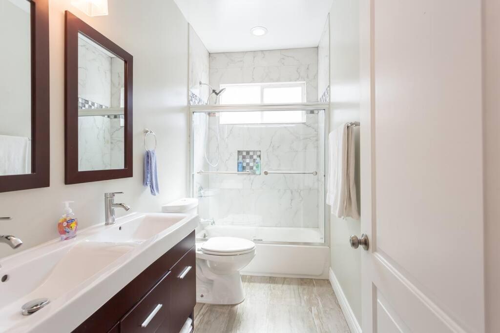 Lake Balboa Modern Glam Charmer - Housity