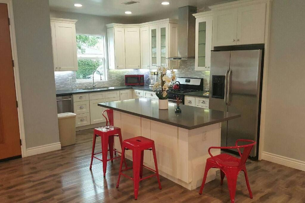 Lake Balboa Modern Glam Charmer - Housity
