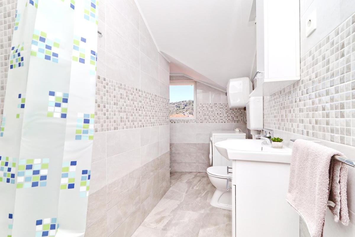 Apartments by the sea Vela Luka, Korcula - 4449 - Housity