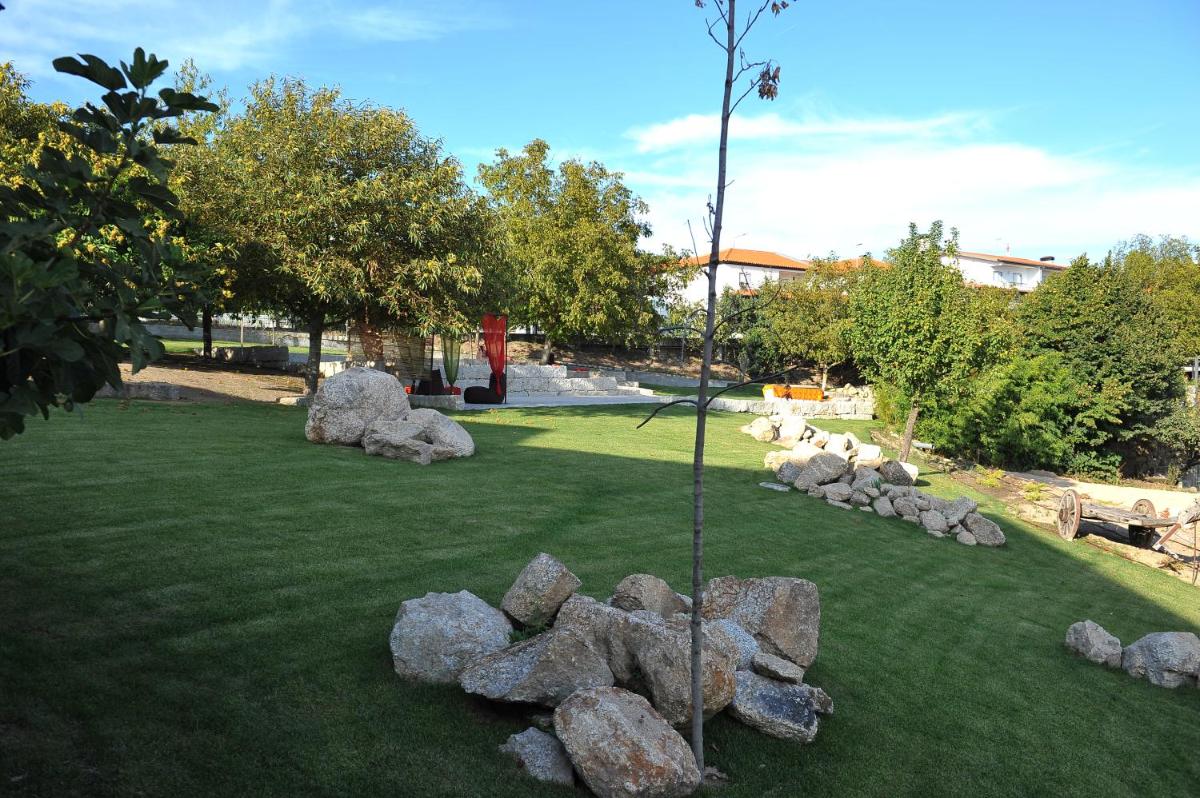 Um jardim no exterior de Hotel Lusitania Congress & Spa