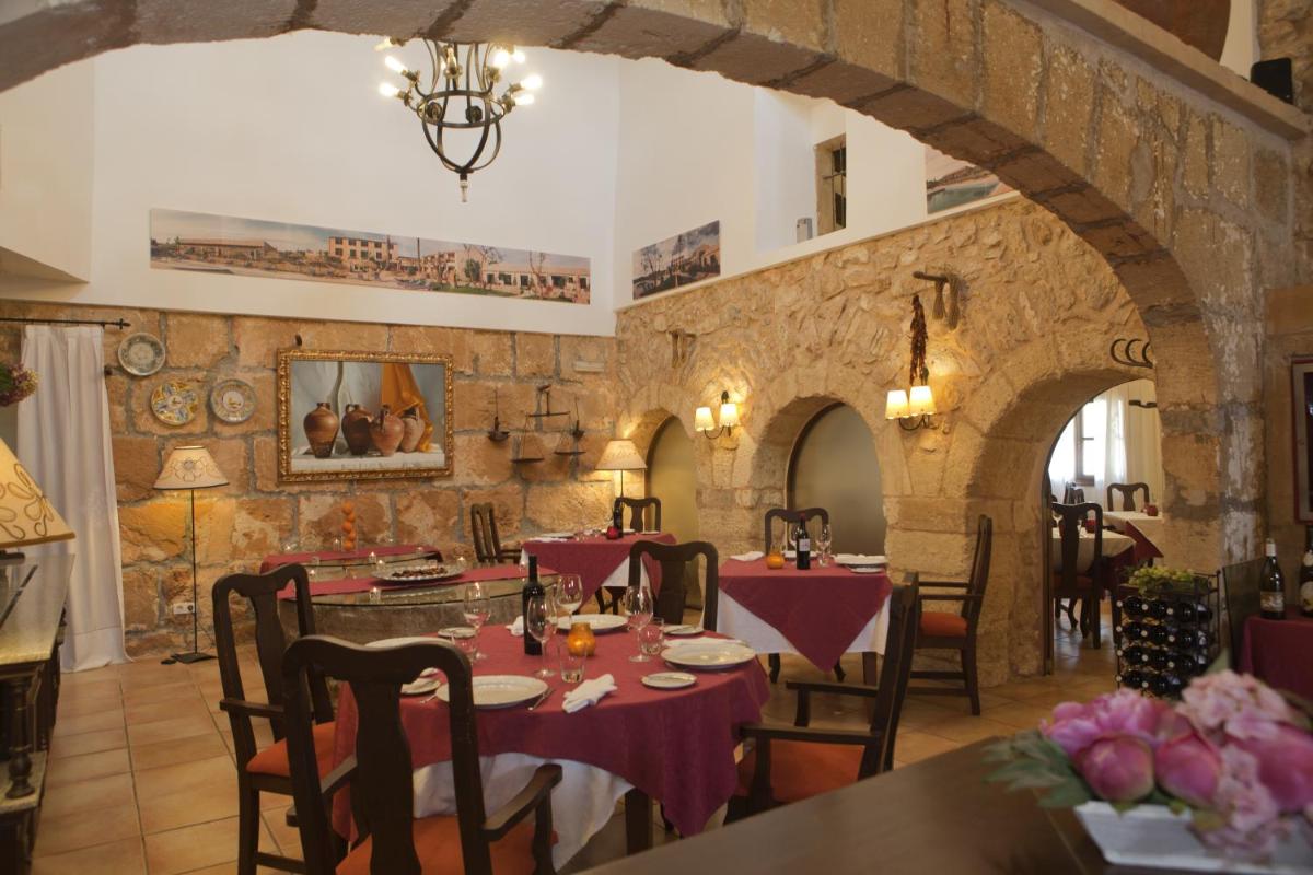 Un restaurante o sitio para comer en Hotel Son Trobat Wellness & Spa