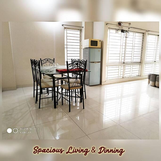DAC Peaceful AC King Bed WIFI & 24hr Security - Housity