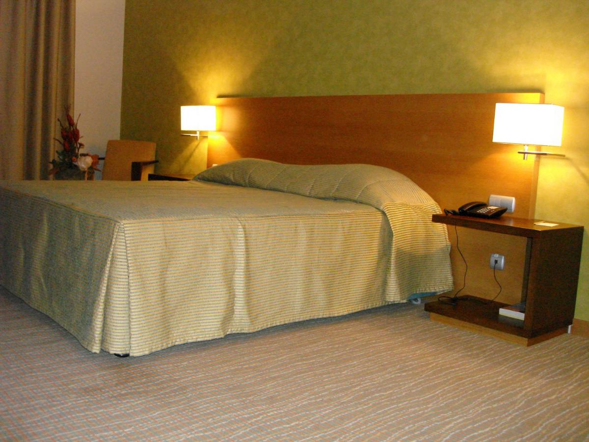 Uma cama ou camas num quarto em Hotel Lusitania Congress & Spa