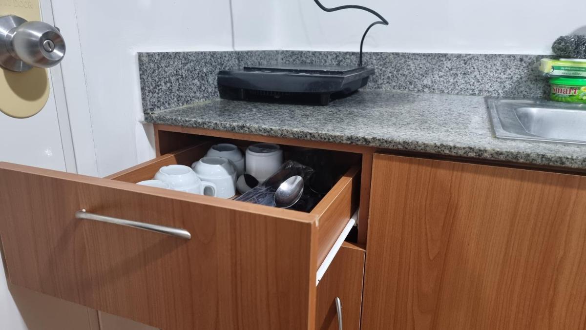 Suitetrails - Arezzo Place Affordable 2BR Condo With Pool, Fast Wifi & Unli Netflix And Hot Shower - Near Davao Airport, Samal Barge, and SM Lanang
