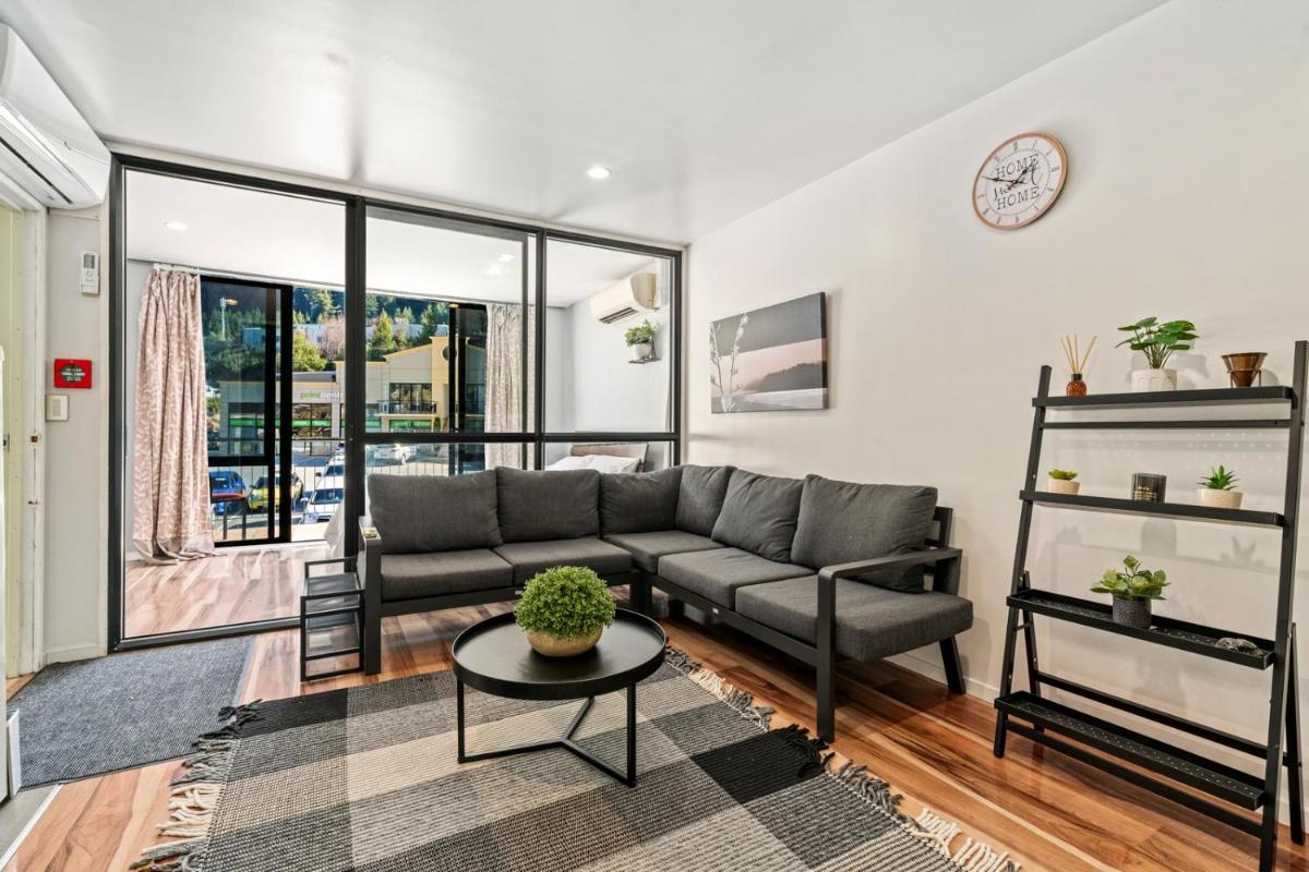 Snowy Peaks - Queenstown Holiday Apartment - Housity