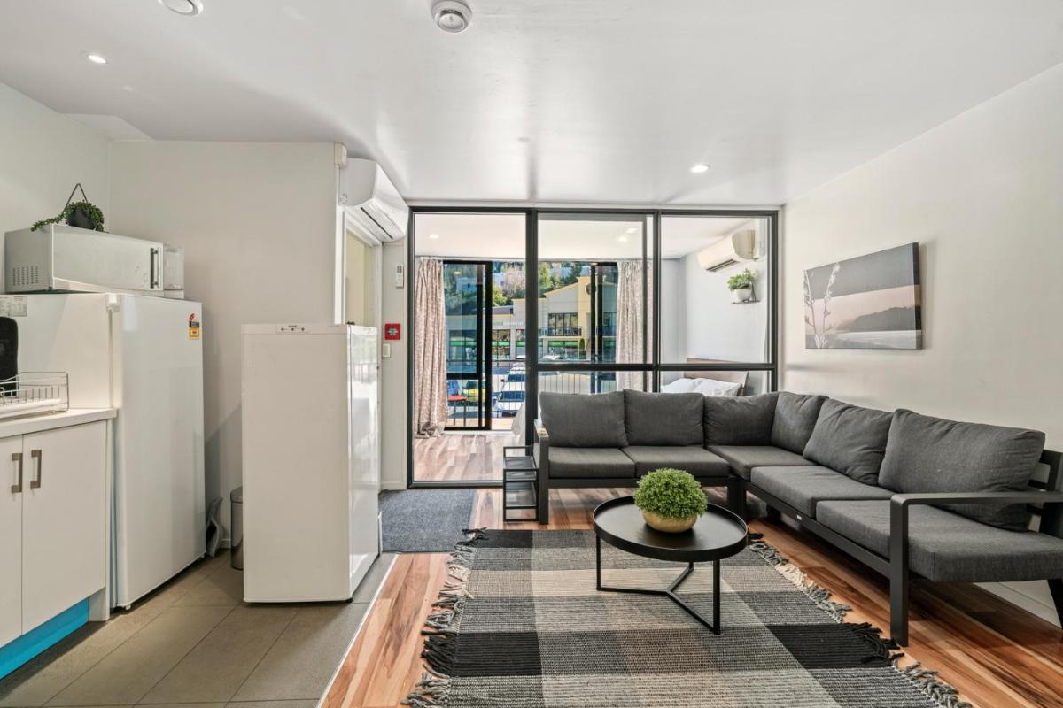 Snowy Peaks - Queenstown Holiday Apartment - Housity