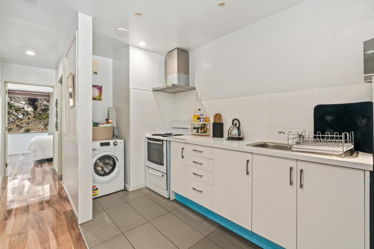 Snowy Peaks - Queenstown Holiday Apartment - Housity