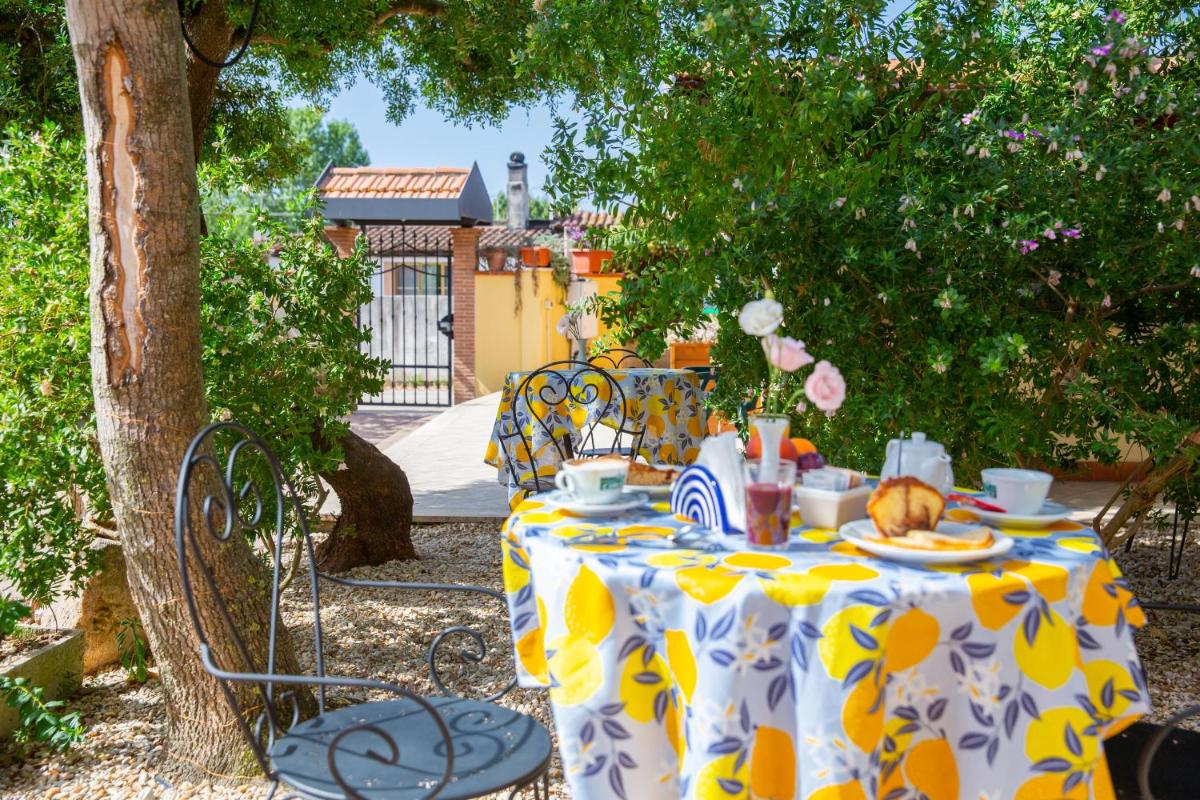 I Lecci Guesthouse - Housity