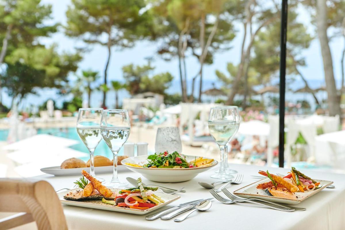 Comida en o cerca de este hotel