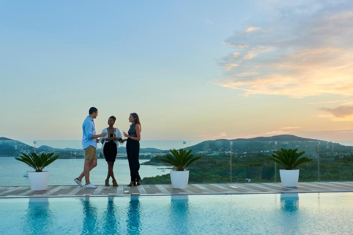 Clientes alojados en Iberostar Selection Santa Eulalia Adults-Only Ibiza