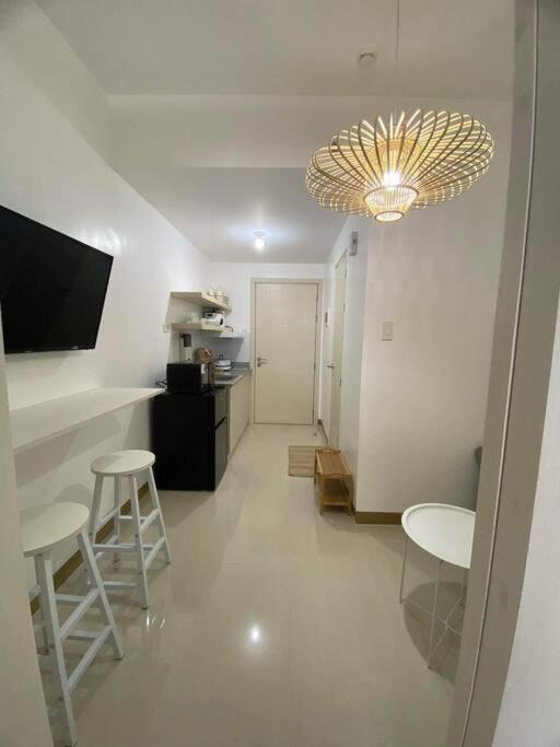 1BR unit in South Residence Las Pinas with Wifi & Netflix - Housity
