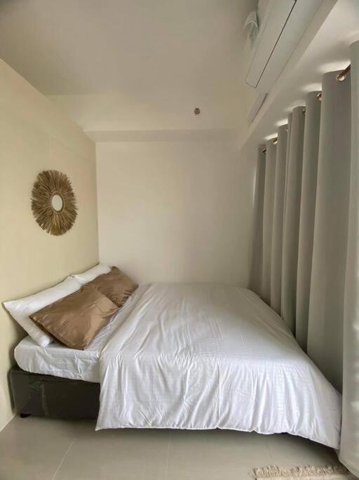 1BR unit in South Residence Las Pinas with Wifi & Netflix - Housity