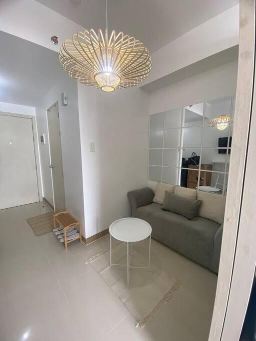 1BR unit in South Residence Las Pinas with Wifi & Netflix - Housity