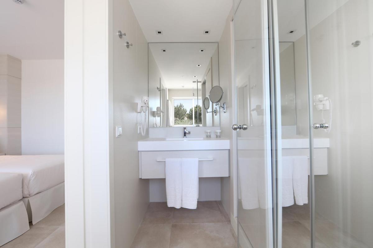 Un baño de Iberostar Selection Santa Eulalia Adults-Only Ibiza