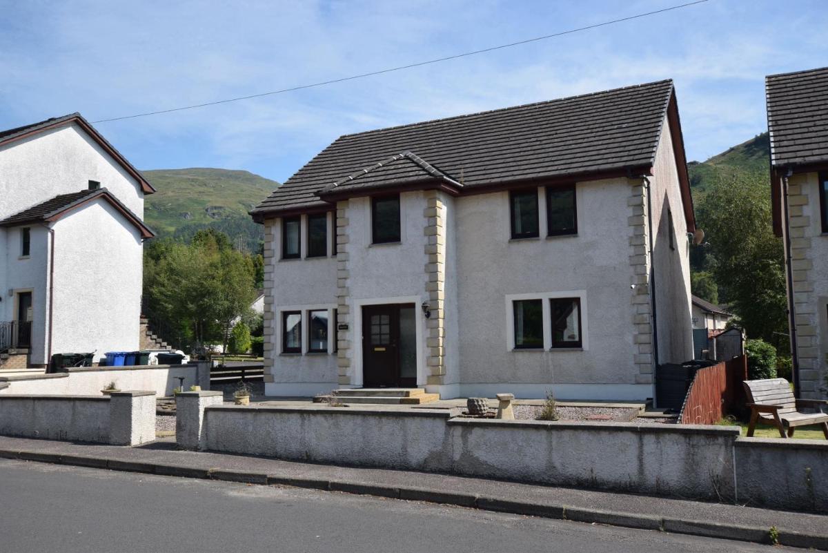 Ridgeview Villa - Partial loch view - Housity