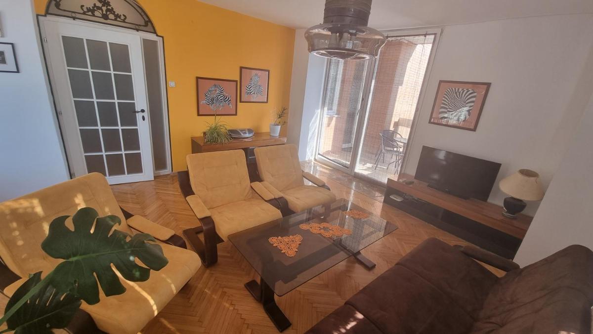 Risto Apartment - Housity
