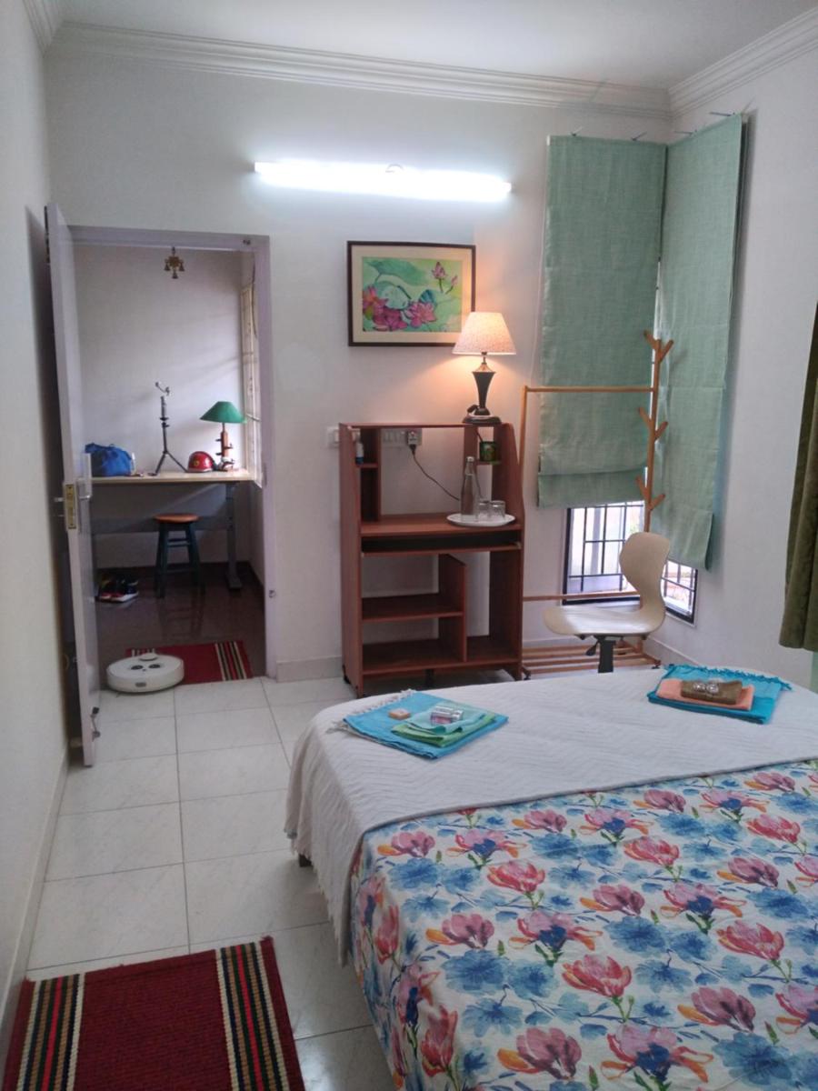 Beautiful, cozy room with green terrace garden - Housity
