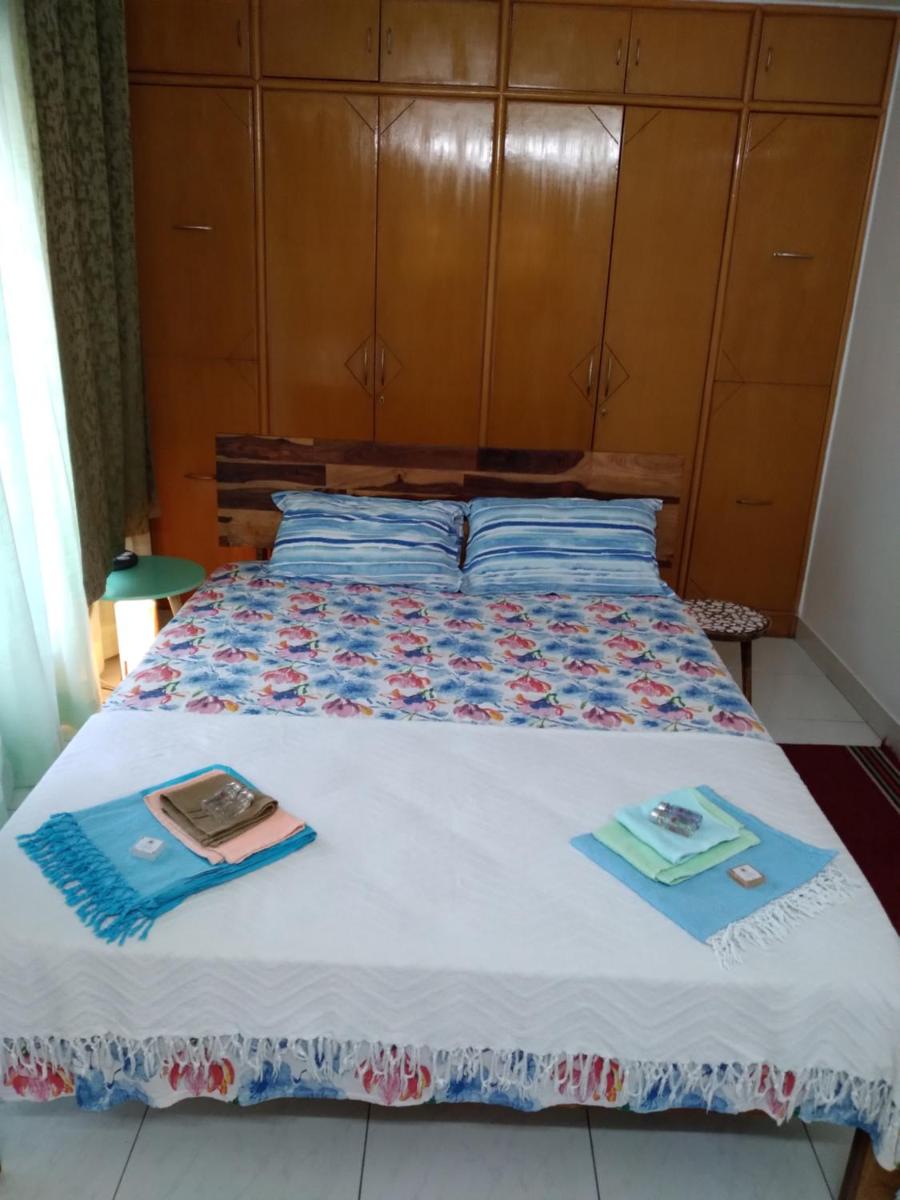 Beautiful, cozy room with green terrace garden - Housity