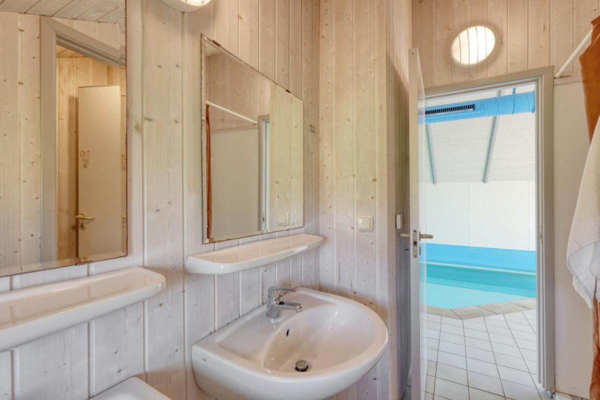 Kranich Ferienhäuser mit Innenpool - Housity