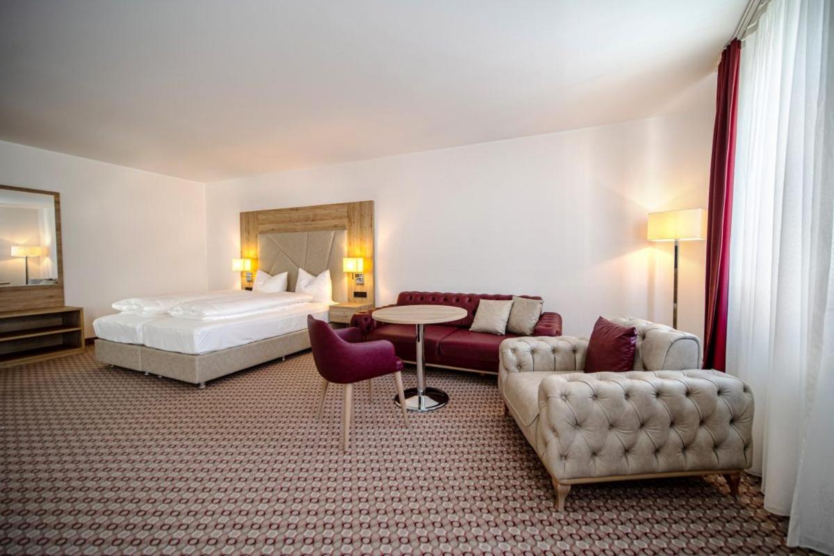 EE Hotel - Housity