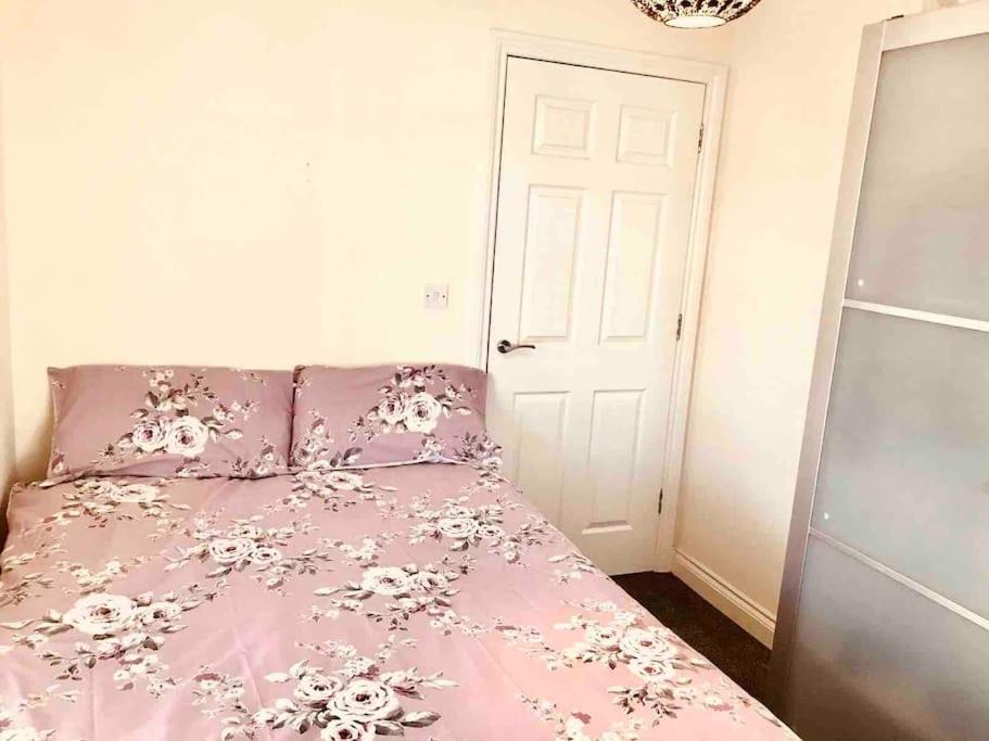 Semi-detached Armagh House - Housity