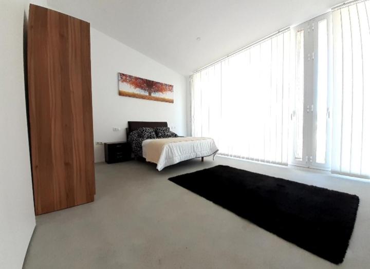 Melrouse Place House - Housity
