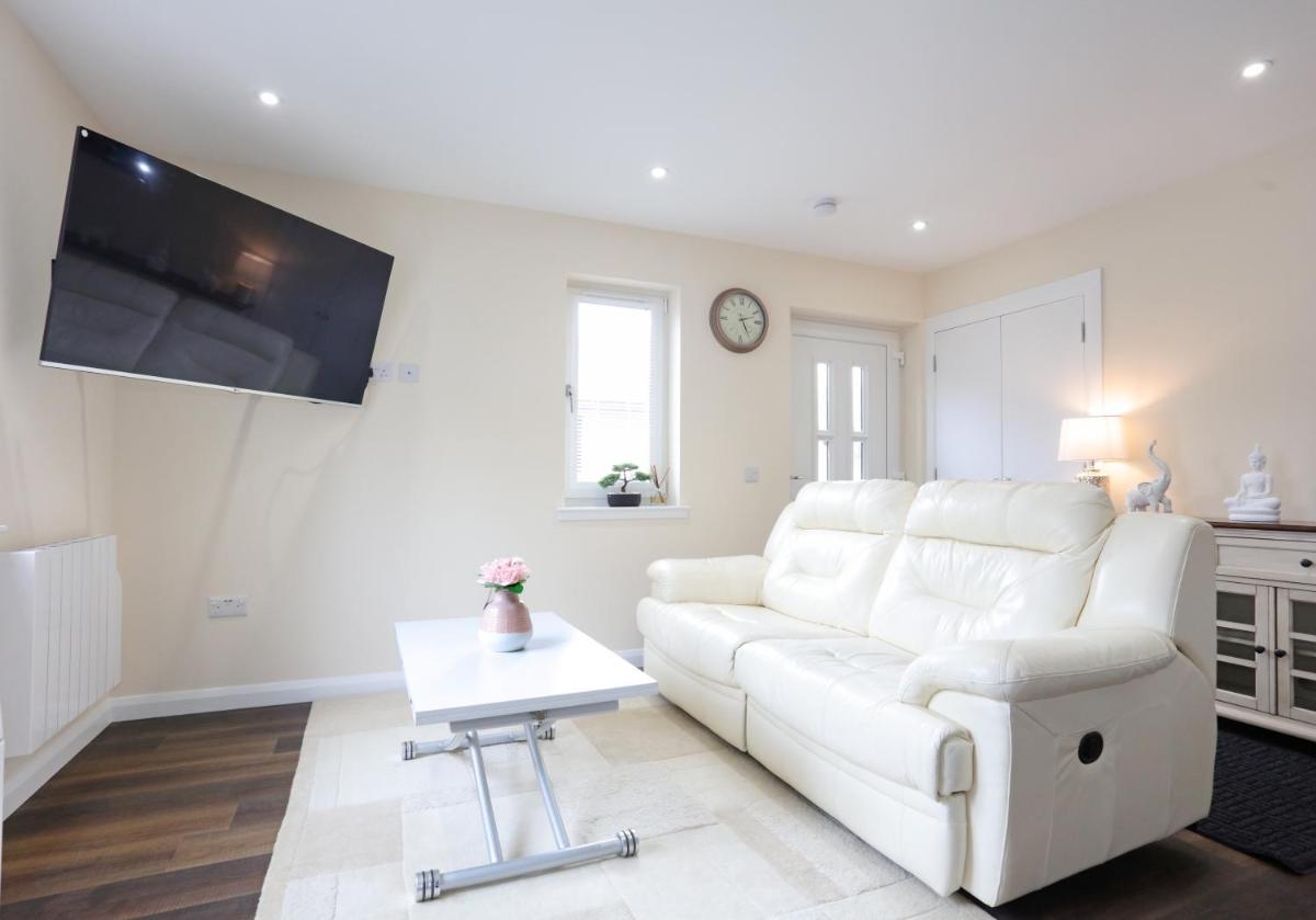 Canal View Cottage - Housity