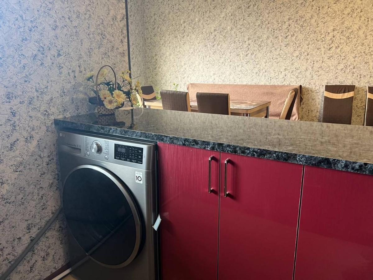 Large, sunny 2nd floor with separate enterance. - Housity
