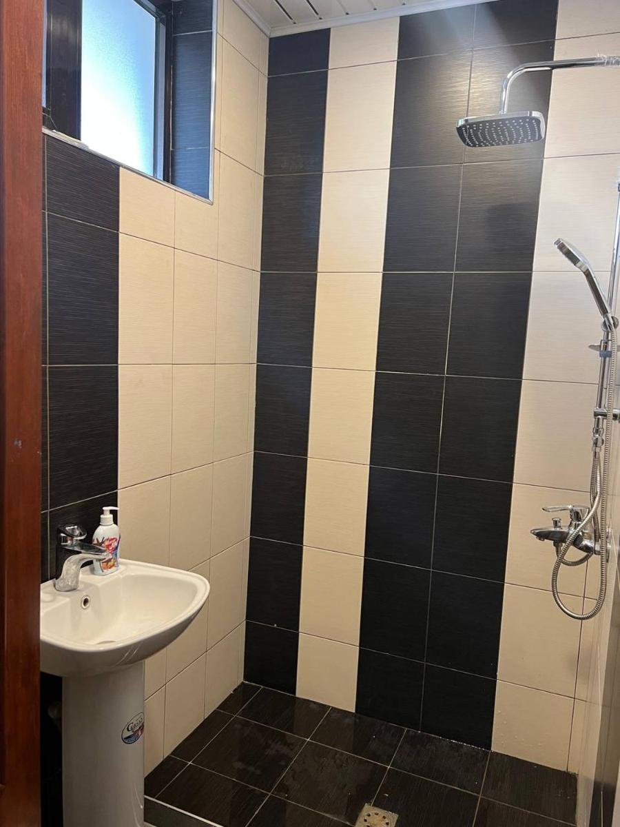 Large, sunny 2nd floor with separate enterance. - Housity