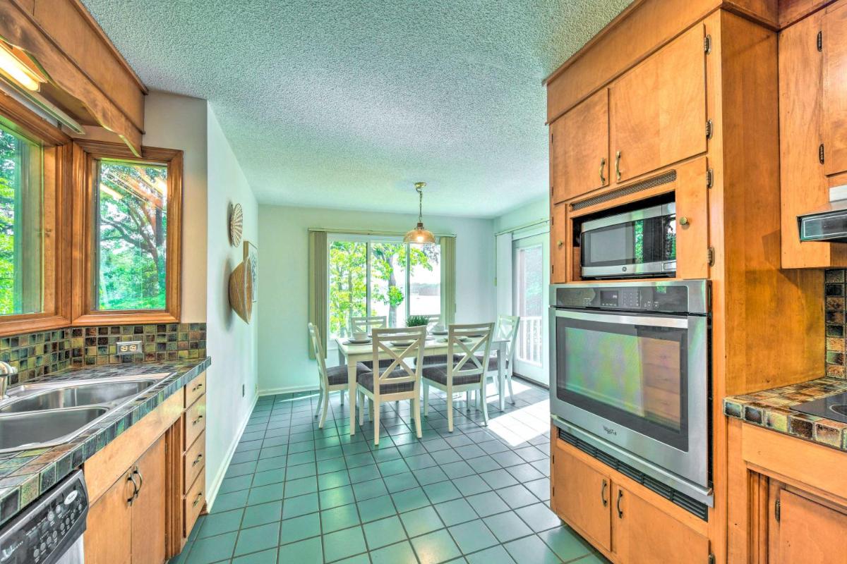 Quaint Lake Norman Home w/ Boat Dock + Grill! - Housity