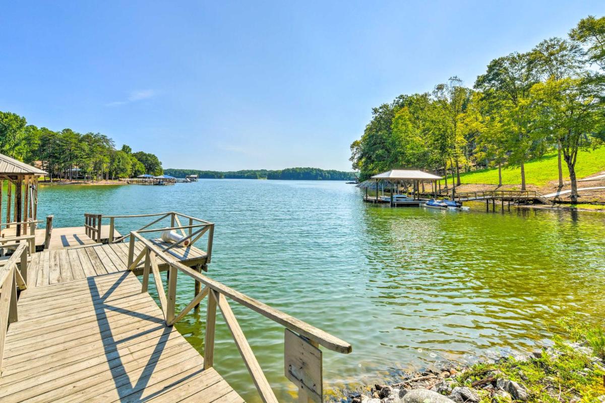 Quaint Lake Norman Home w/ Boat Dock + Grill! - Housity
