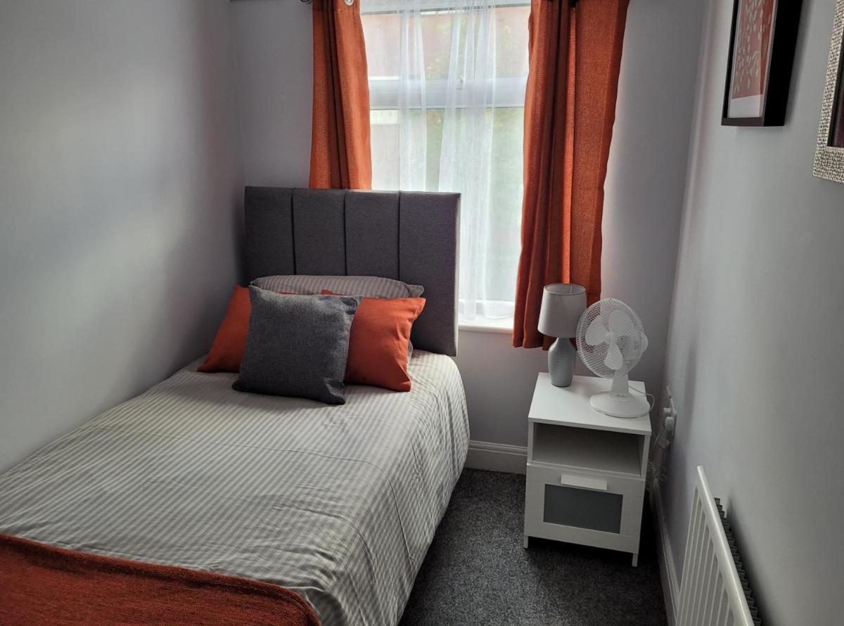 Golden Square Place - Housity