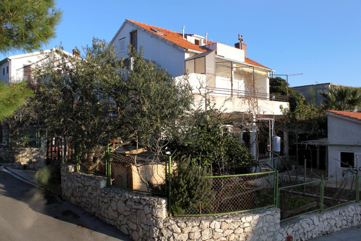 Apartments by the sea Businci, Ciovo - 6012 - Housity