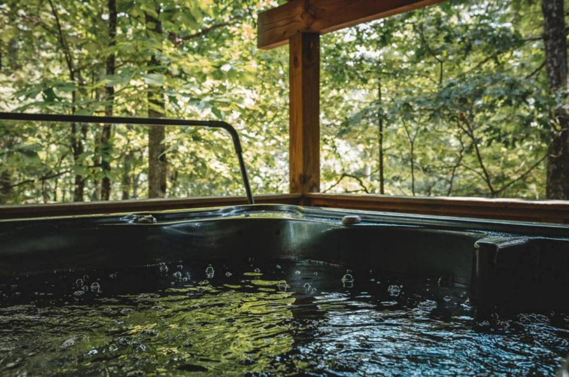 Serenity Ridge Cabin at 36 North - Hot Tub - Housity