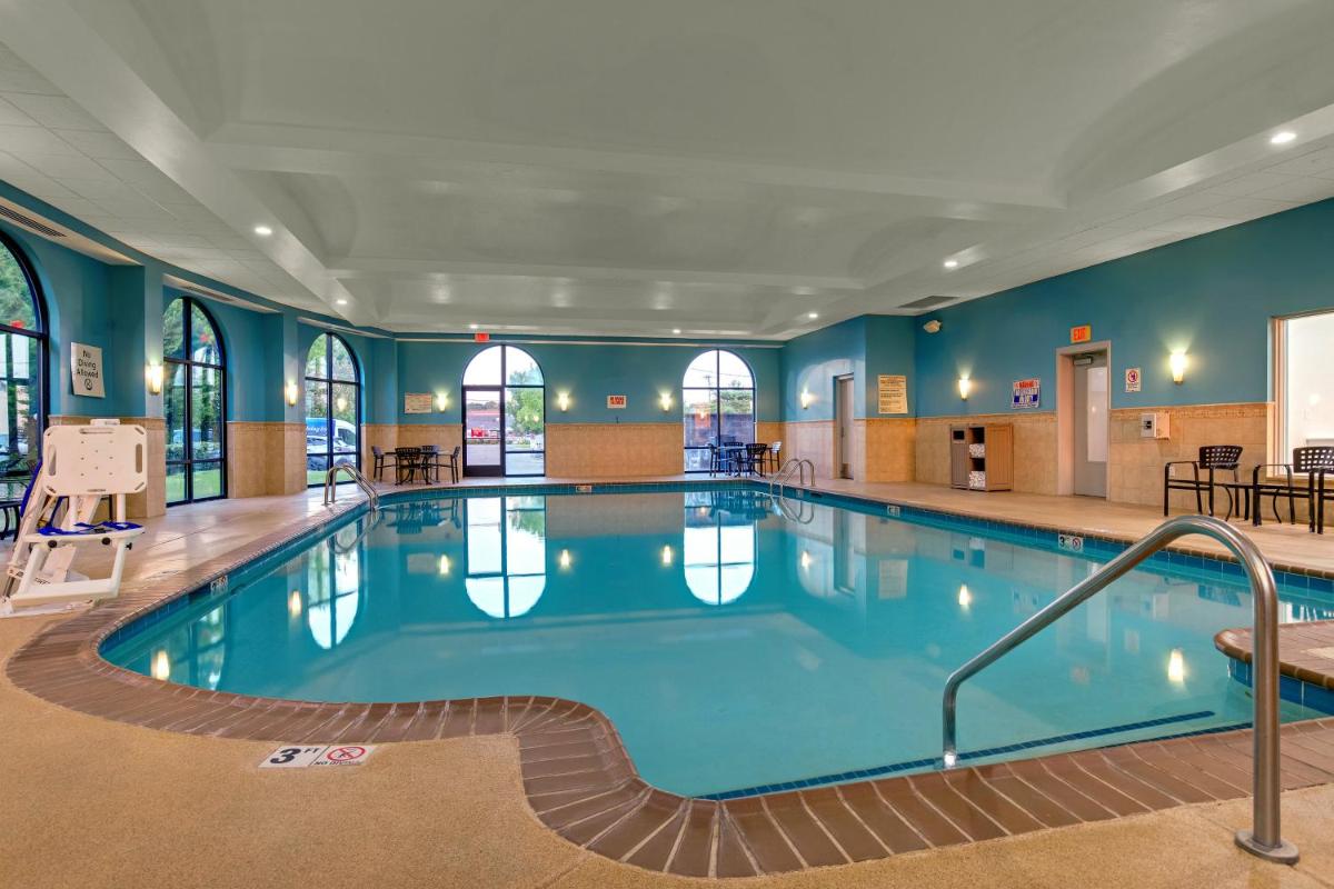 Holiday Inn Express Nashville-Opryland by IHG - Housity