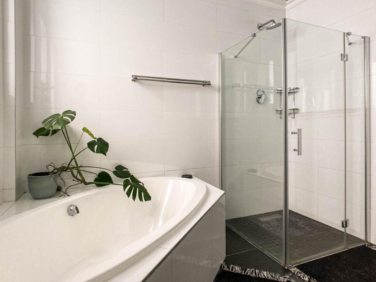 Suitetrails - Stylish Apartment in heart of Rosebank