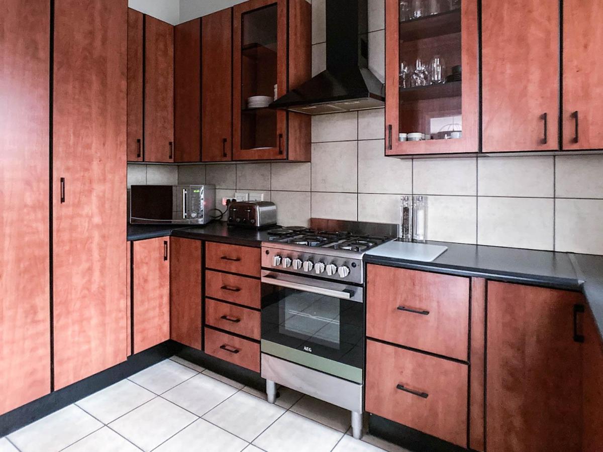 Suitetrails - Stylish Apartment in heart of Rosebank