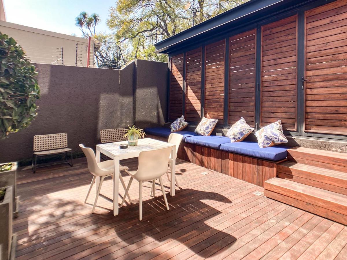 Suitetrails - Stylish Apartment in heart of Rosebank