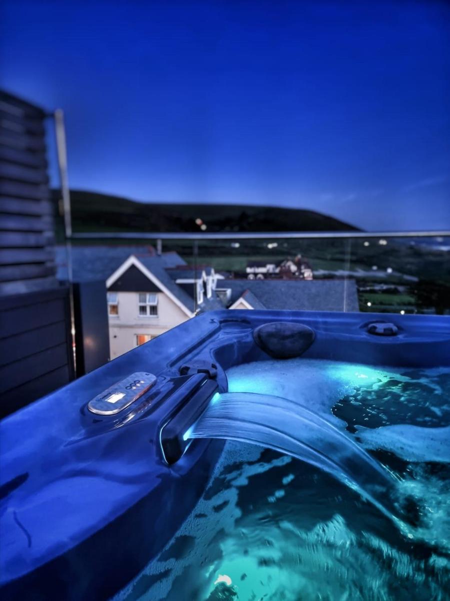18 Woolacombe East - Luxury Apartment at Byron Woolacombe, only 4 minute walk to Woolacombe Beach! - Housity