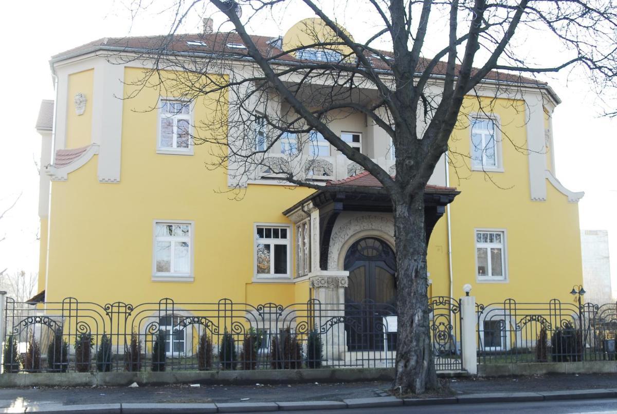Villa De Baron - Housity