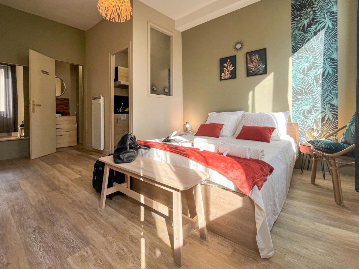 VilleneuveCityStay - Tropical & Studio Chic - Housity