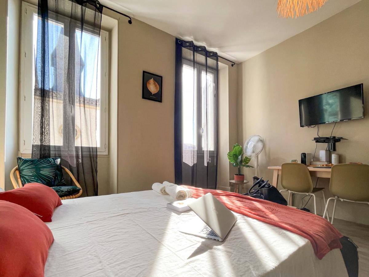 Suitetrails - VilleneuveCityStay - Tropical & Studio Chic