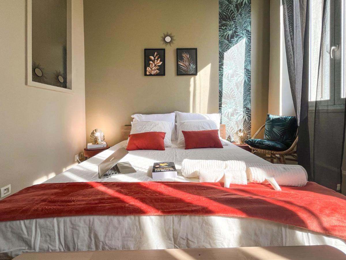 Suitetrails - VilleneuveCityStay - Tropical & Studio Chic