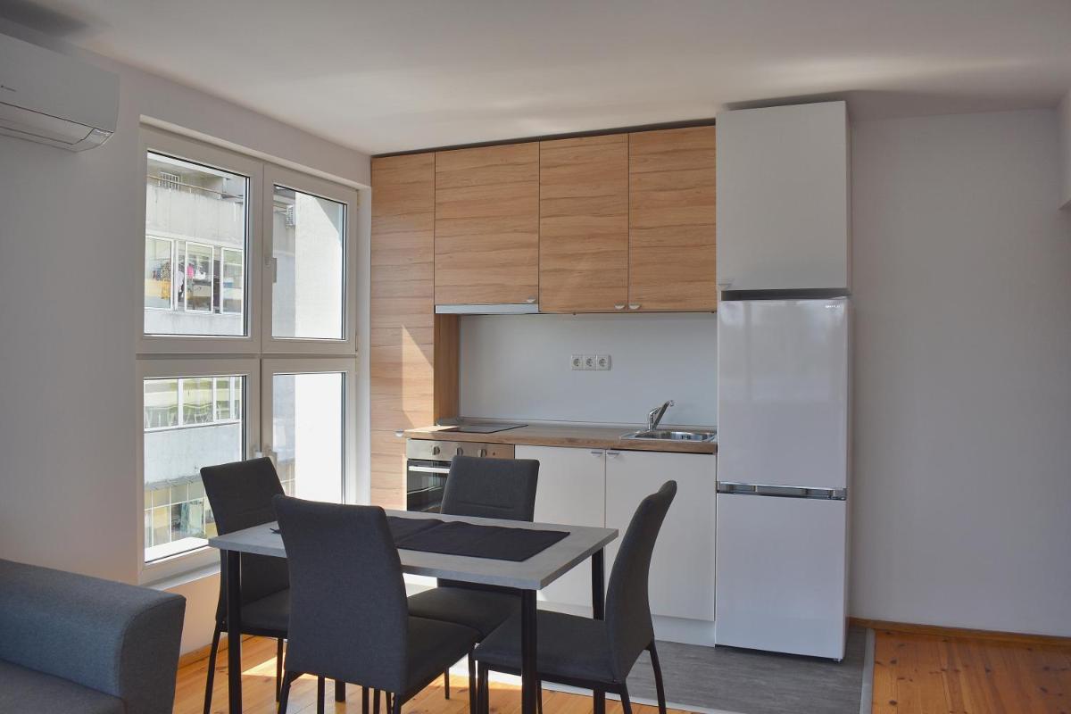 Sunny Varna Flat - Housity